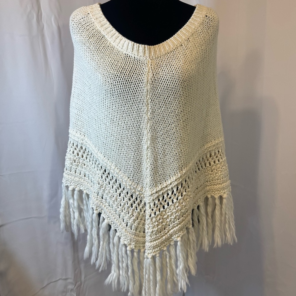American Eagle Fringe Knit Poncho XS/S Ivory Crochet Tiered Boho Coastal Sweater